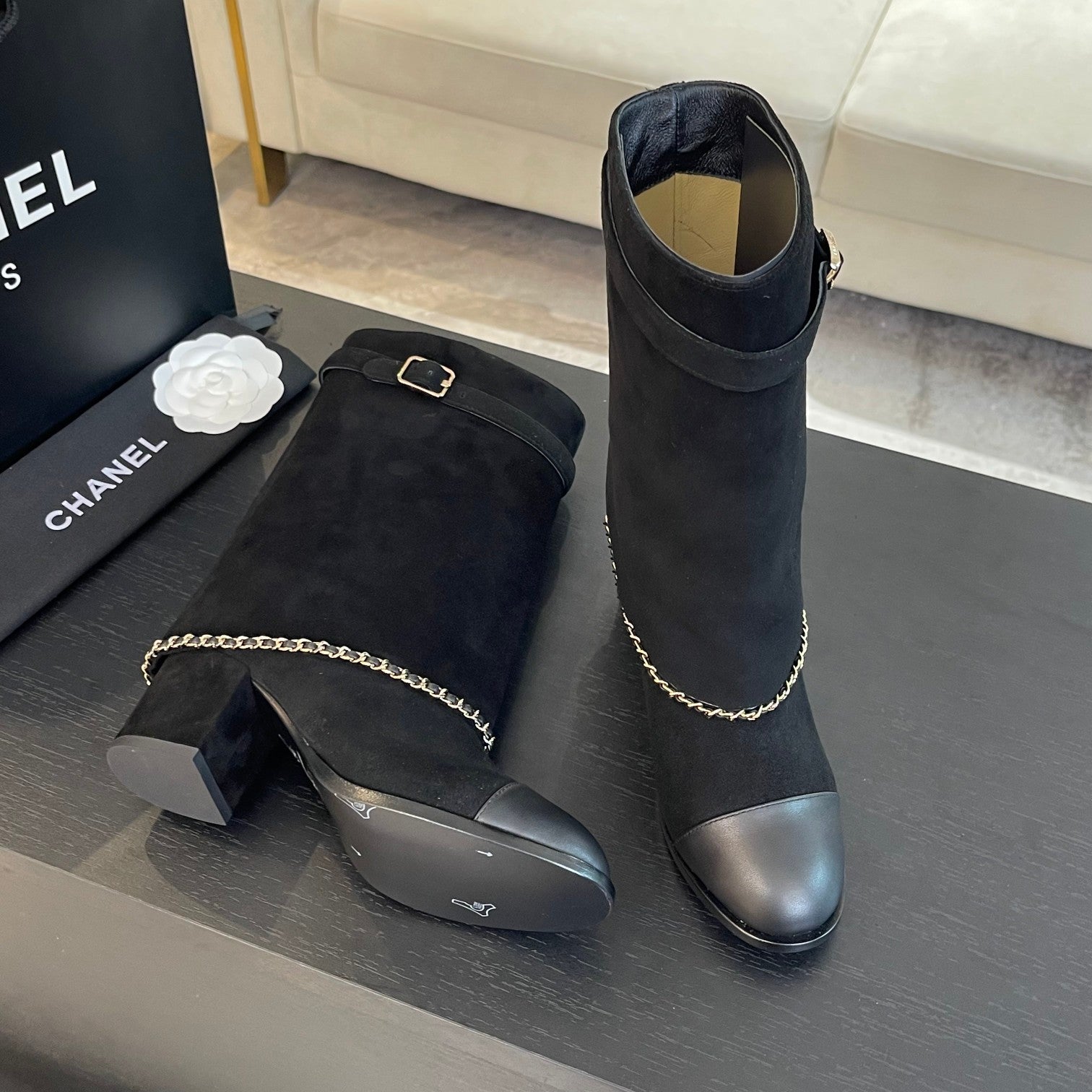 CHANEL SHORT BOOTS 6.5 CM IN BLACK SUEDE AND CALFSKIN