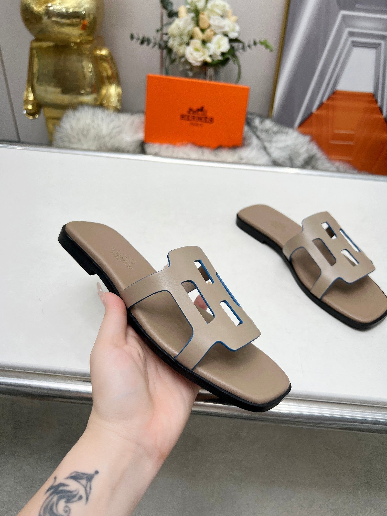 HERMES FLATFORM SANDAL LIGHT GRAY CALFSKIN