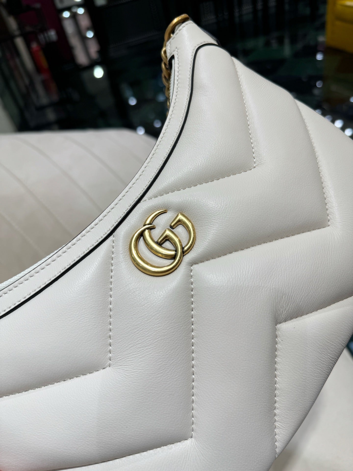 GUCCI SMALL 26 MARMONT BAG IN WHITE CALFSKIN