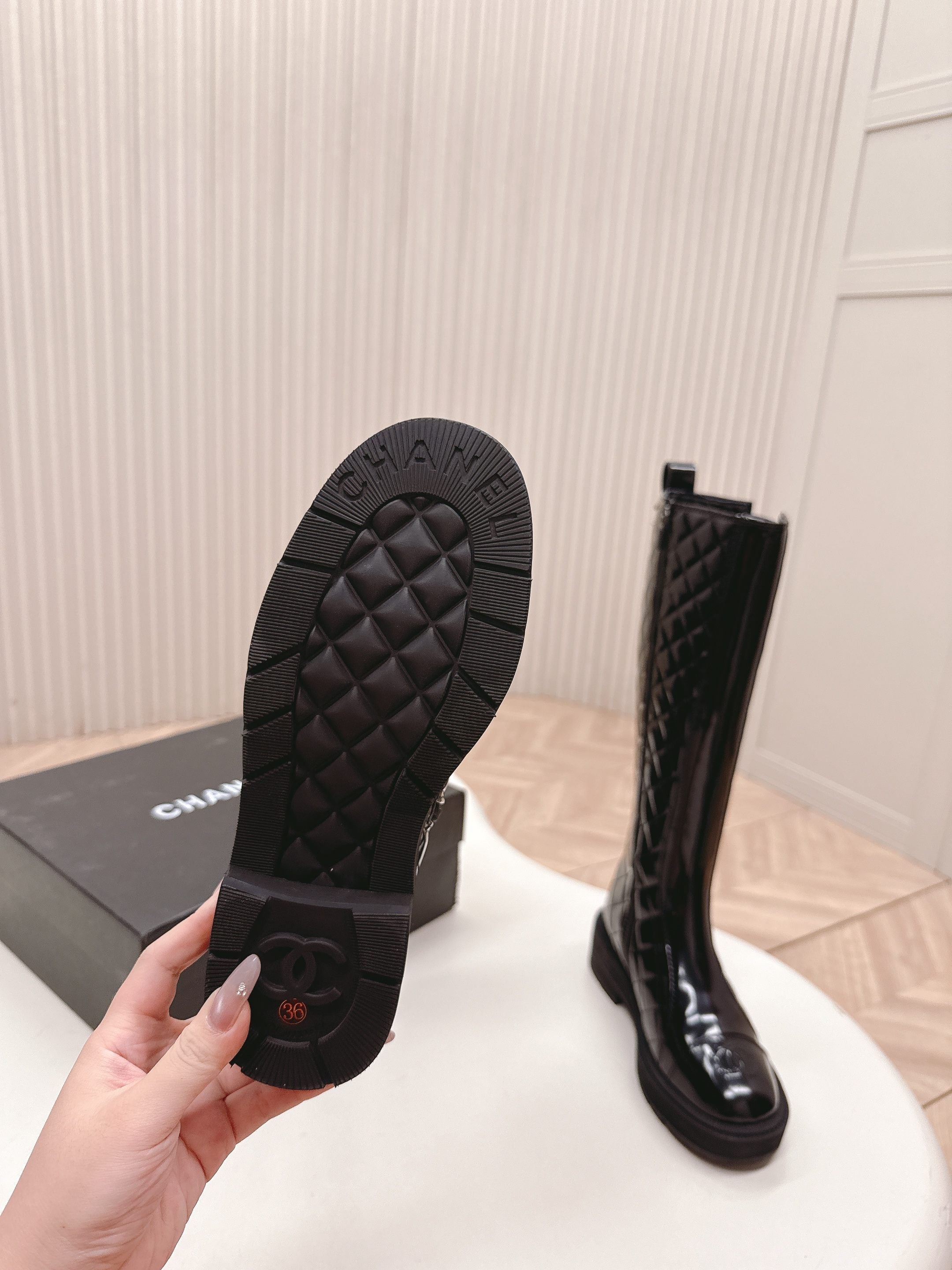 CHANEL KNEE-HIGH BOOTS 25S IN BLACK GLOSSY LAMBSKIN