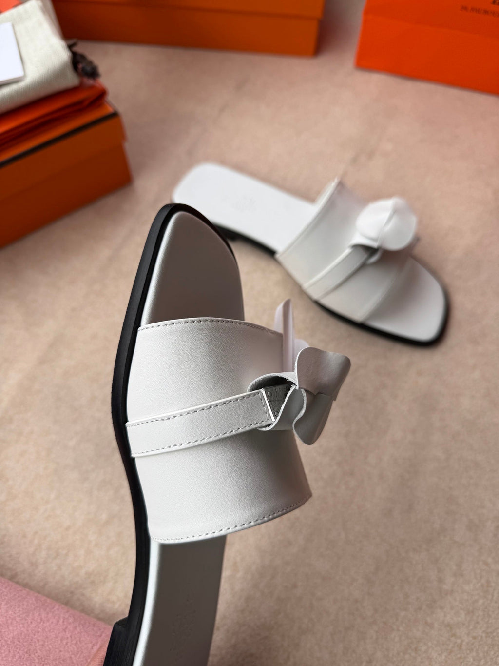 HERMES 0RAN SANDALS IN WHITE CALFSKIN