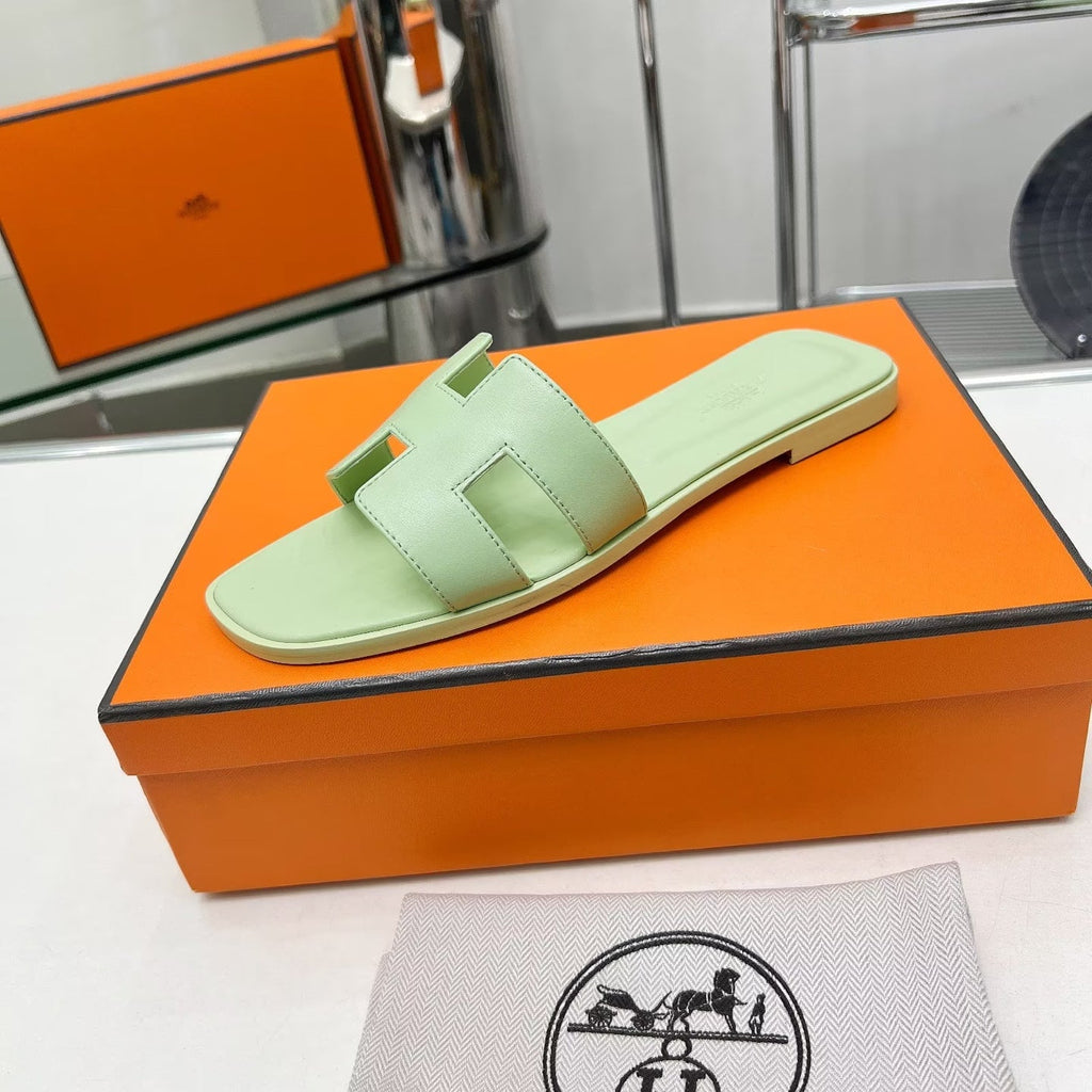 HERMES 0RAN SANDALS IN GREEN PASTEL CALFSKIN