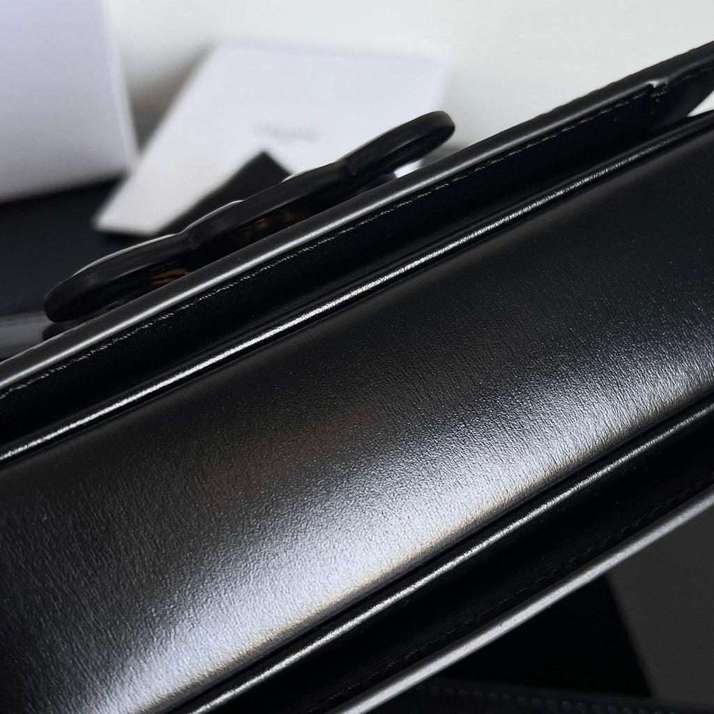 CELINE CLASSIQUE TRIOMPHE 22 BLACK SMOOTH CALFSKIN