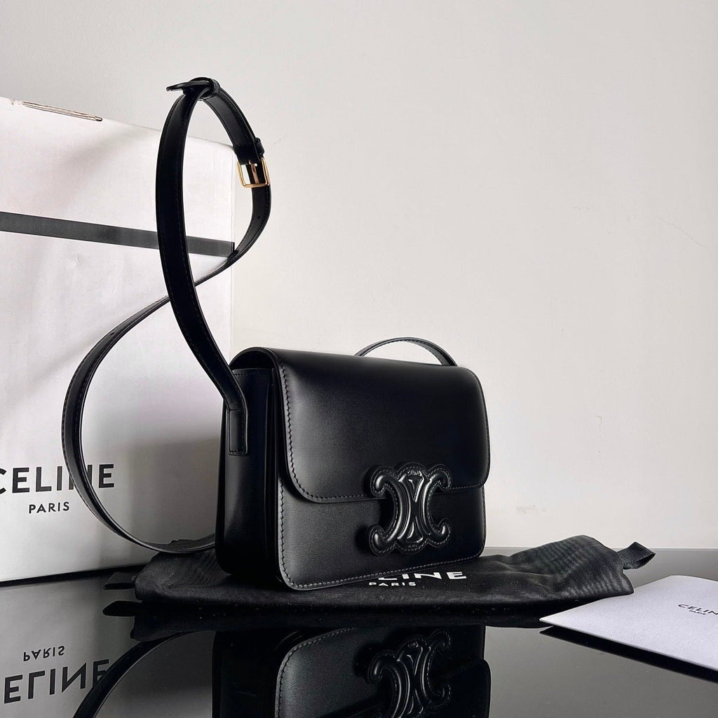 CELINE CLASSIQUE TRIOMPHE 22 BLACK SMOOTH CALFSKIN