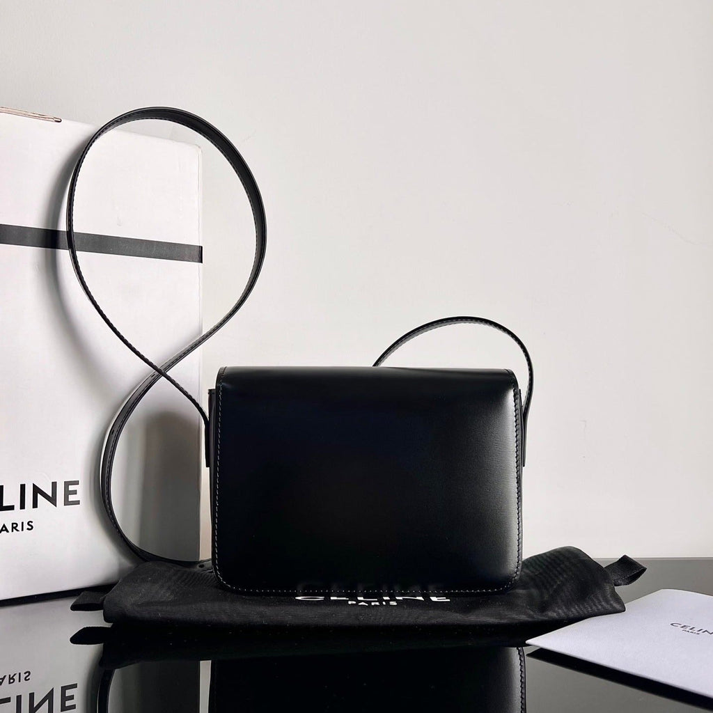 CELINE CLASSIQUE TRIOMPHE 22 BLACK SMOOTH CALFSKIN