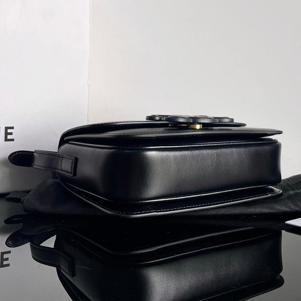 CELINE CLASSIQUE TRIOMPHE 22 BLACK SMOOTH CALFSKIN