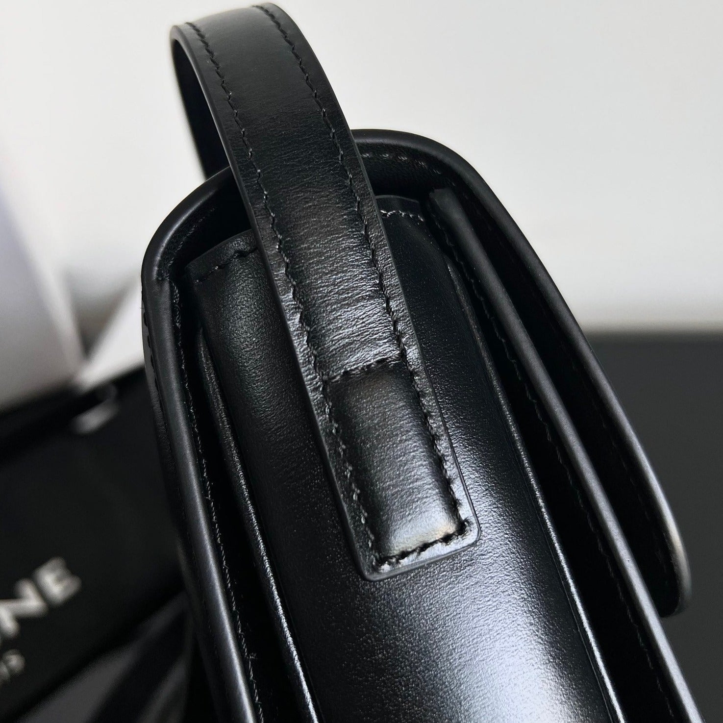 CELINE CLASSIQUE TRIOMPHE 22 BLACK SMOOTH CALFSKIN
