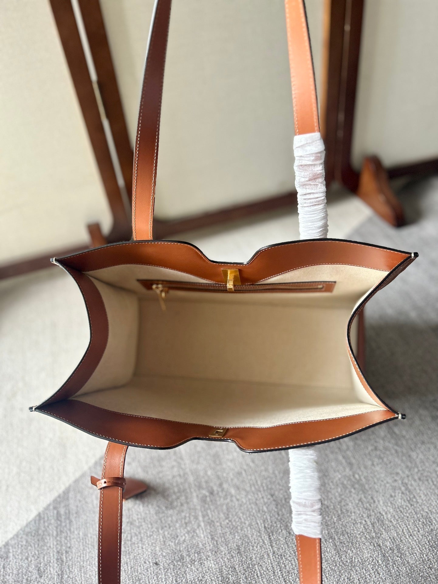 CELINE CABAS 37 IN WHITE CANVAS AND BRONZE BROWN CALFSKIN TRIM GOLD LOCK