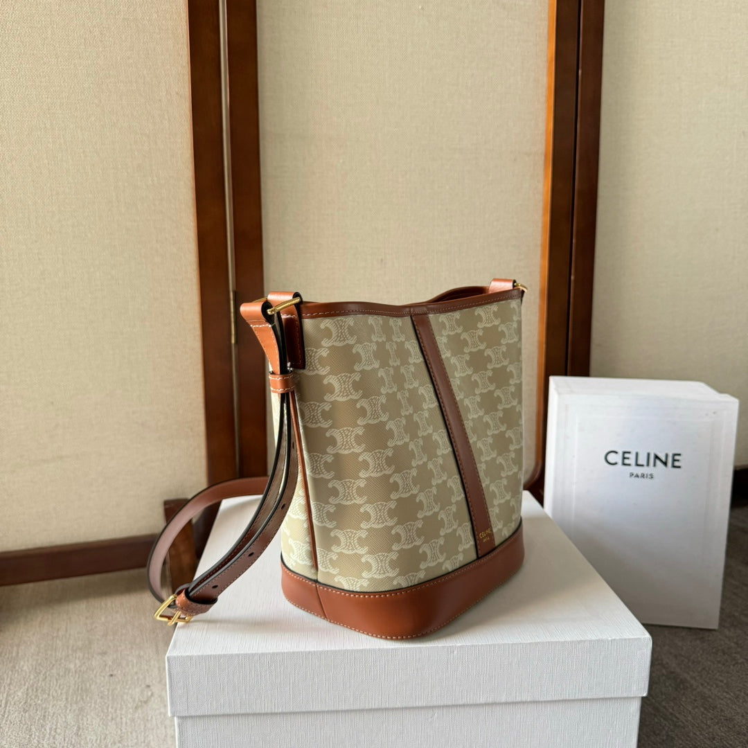 CELINE BUCKET 30 IN BEIGE TRIOMPHE CANVAS AND RED BROWN CALFSKIN TRIM
