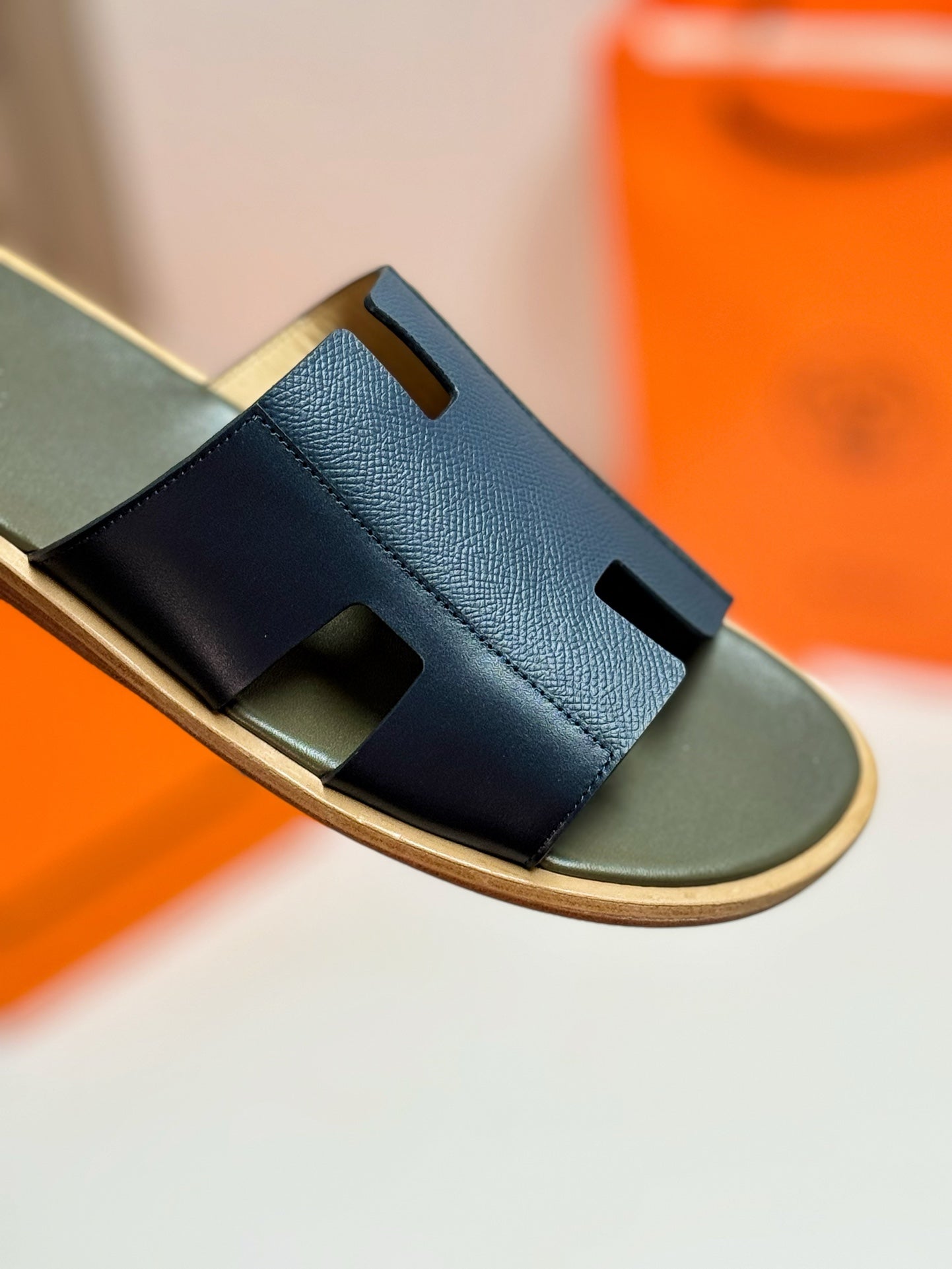 HERMES Izmir sandal crocodide black