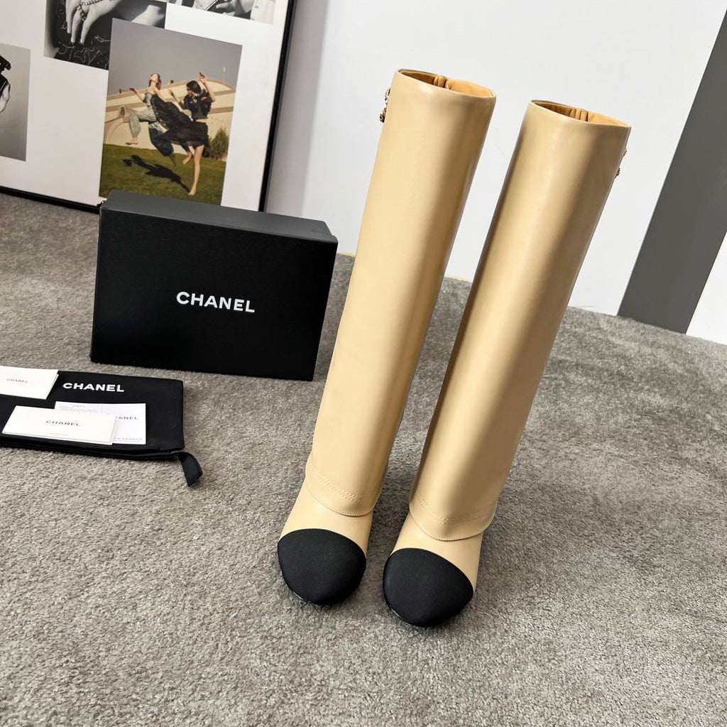 CHANEL 25S HIGH BOOTS 55MM IN CARAMEL BEIGE CALFSKIN AND BLACK CANVAS GOLD HARDWARE