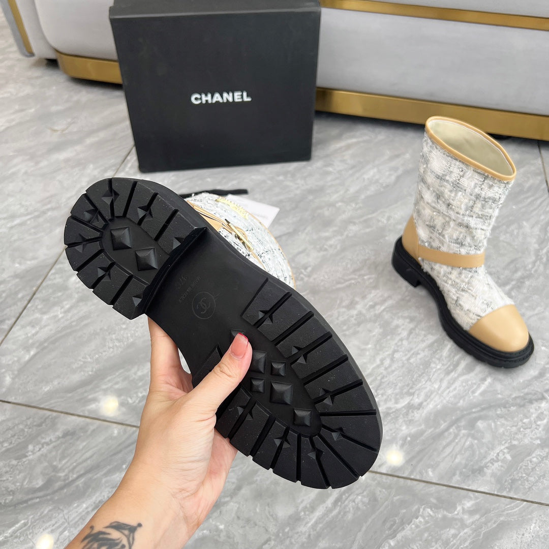 CHANEL 25S MID-CALF BOOTS 45MM IN LIGHT BROWN CALFSKIN AND WHITE TWEED GOLD HARDWARE