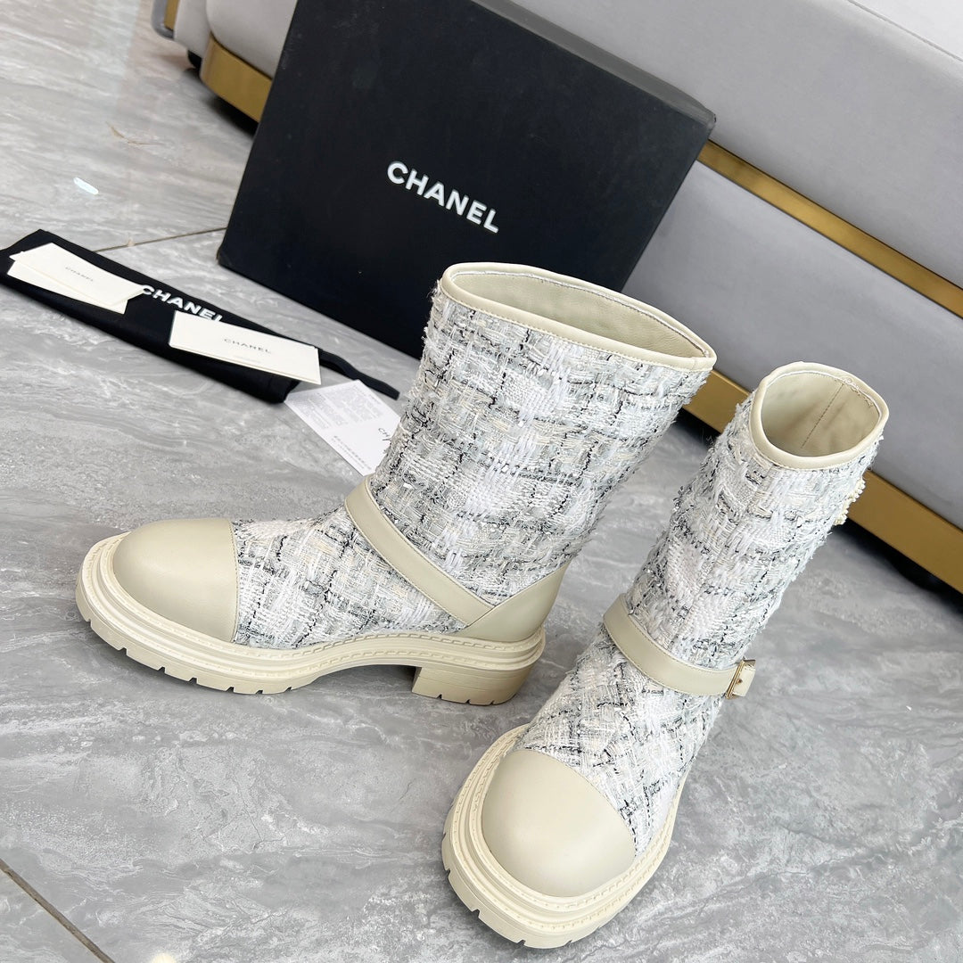 CHANEL 25S MID-CALF BOOTS 45MM IN BEIGE CALFSKIN AND WHITE TWEED GOLD HARDWARE