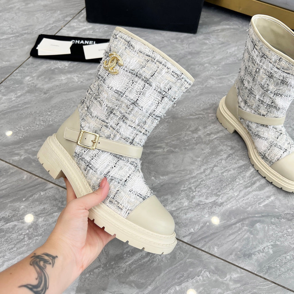 CHANEL 25S MID-CALF BOOTS 45MM IN BEIGE CALFSKIN AND WHITE TWEED GOLD HARDWARE