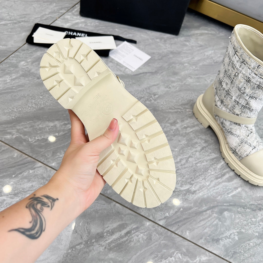 CHANEL 25S MID-CALF BOOTS 45MM IN BEIGE CALFSKIN AND WHITE TWEED GOLD HARDWARE