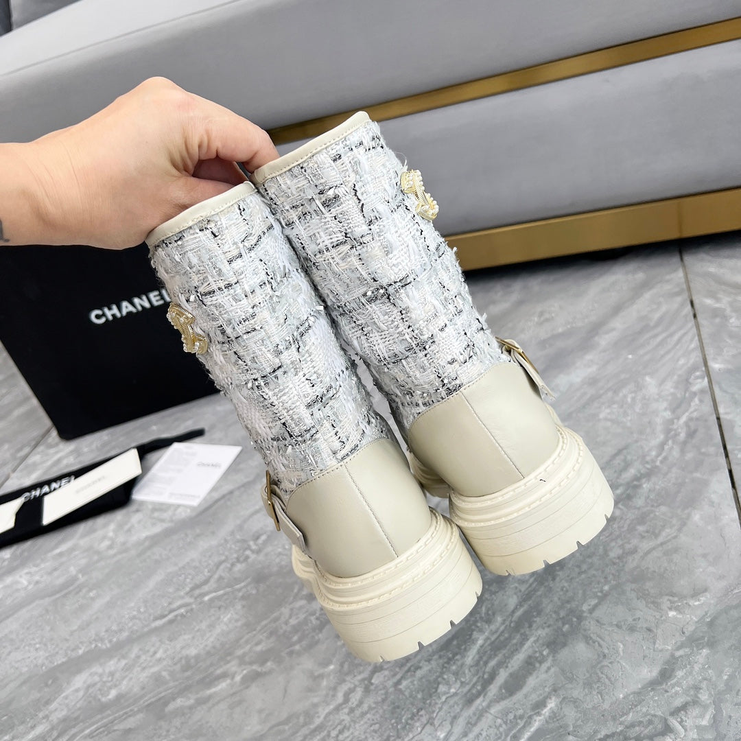 CHANEL 25S MID-CALF BOOTS 45MM IN BEIGE CALFSKIN AND WHITE TWEED GOLD HARDWARE