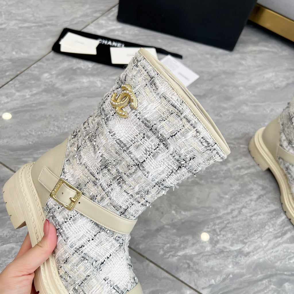CHANEL 25S MID-CALF BOOTS 45MM IN BEIGE CALFSKIN AND WHITE TWEED GOLD HARDWARE