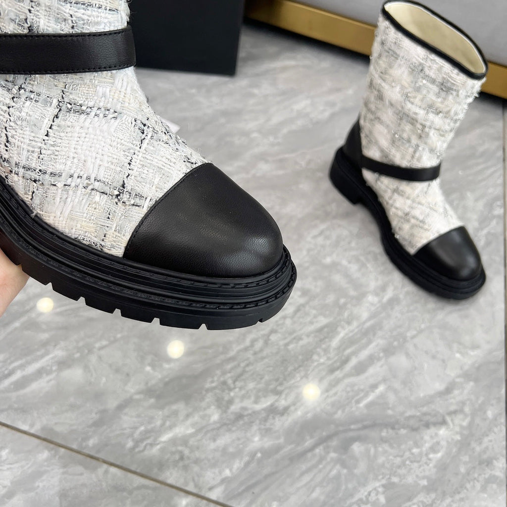 CHANEL 25S MID-CALF BOOTS 45MM IN BLACK CALFSKIN AND WHITE TWEED GOLD HARDWARE