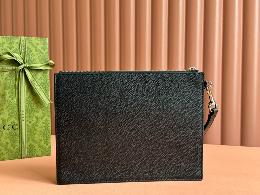 GUCCI POUCH 28 IN BLACK SMOOTH CALFSKIN INLAID LOGO