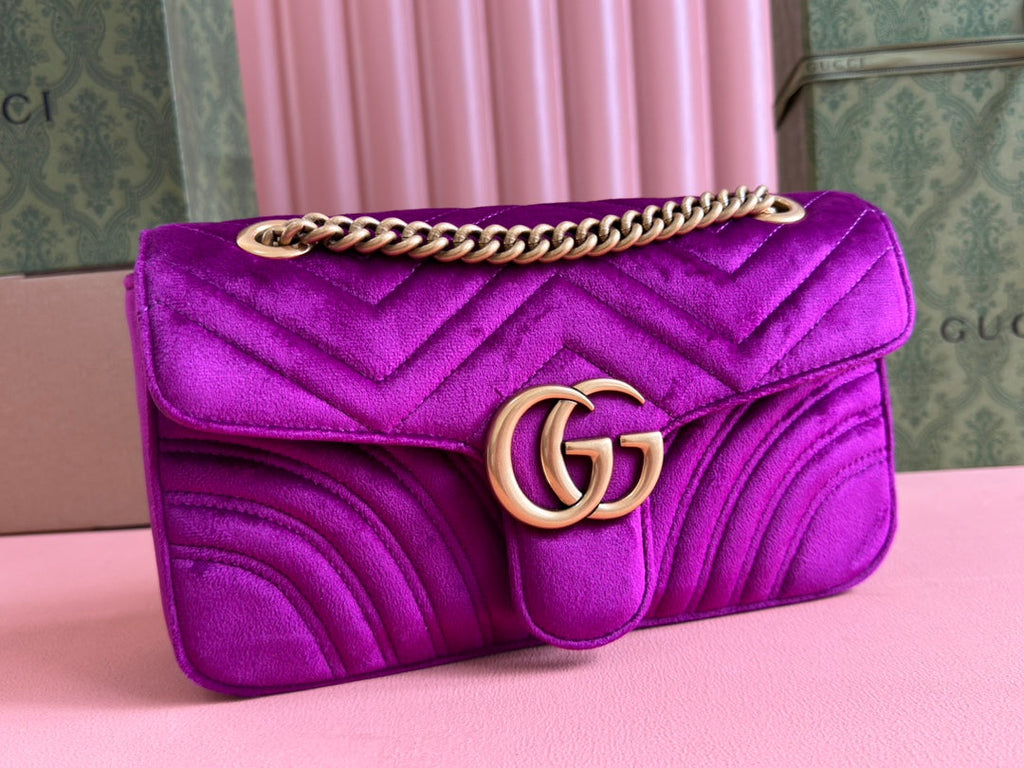 GUCCI 25S  MARMONT 26 CM IN DEEP PINK PURPLE VELVET WITH GOLD HARDWARE