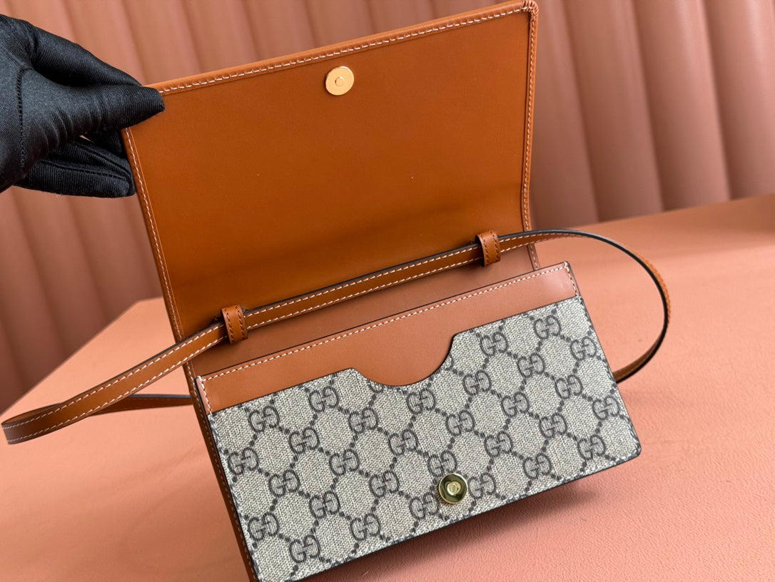GUCCI EMBLEM WALLET  MONOGRAM 20 IN BEIGE AND DARK BROWN  CALFSKIN