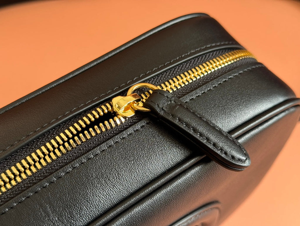 GUCCI BLONDIE SMALL SHOULDER BAG 21 IN BLACK SMOOTH CALFSKIN