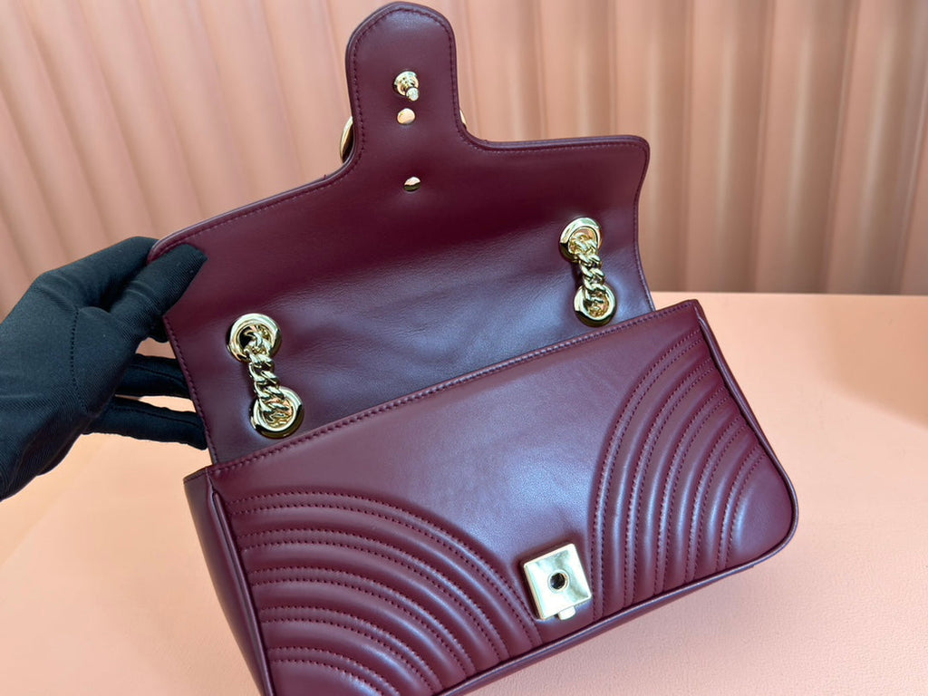 GUCCI MARMONT MEDIUM SHOUDER BAG 26 IN ROSSO ANCORA RED CALFSKIN