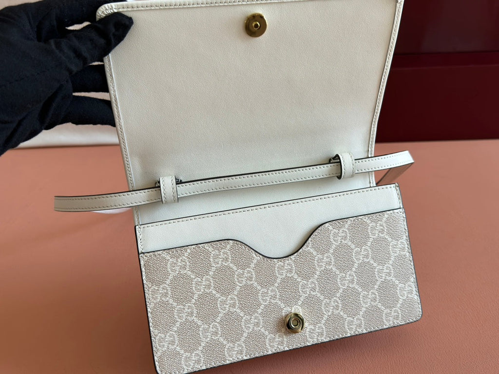 GUCCI EMBLEM WALLET  MONOGRAM 20 IN BEIGE AND WHITE SMOOTH CALFSKIN