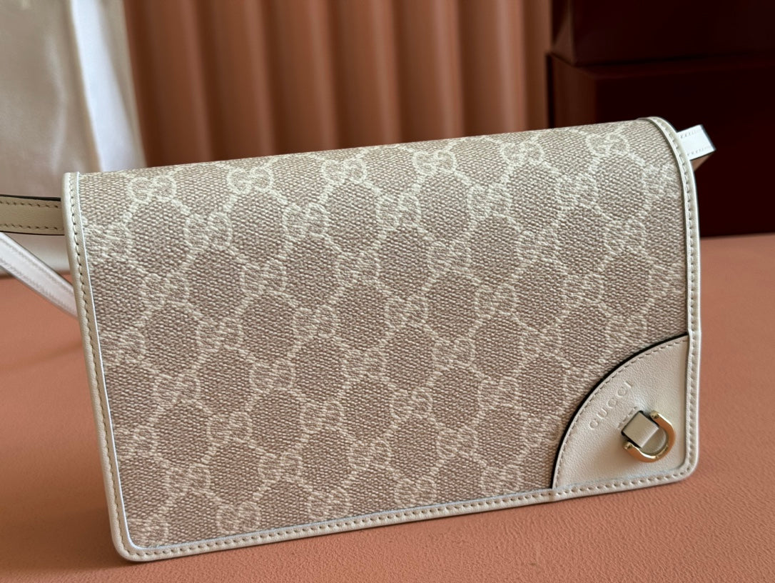 GUCCI EMBLEM WALLET  MONOGRAM 20 IN BEIGE AND WHITE SMOOTH CALFSKIN