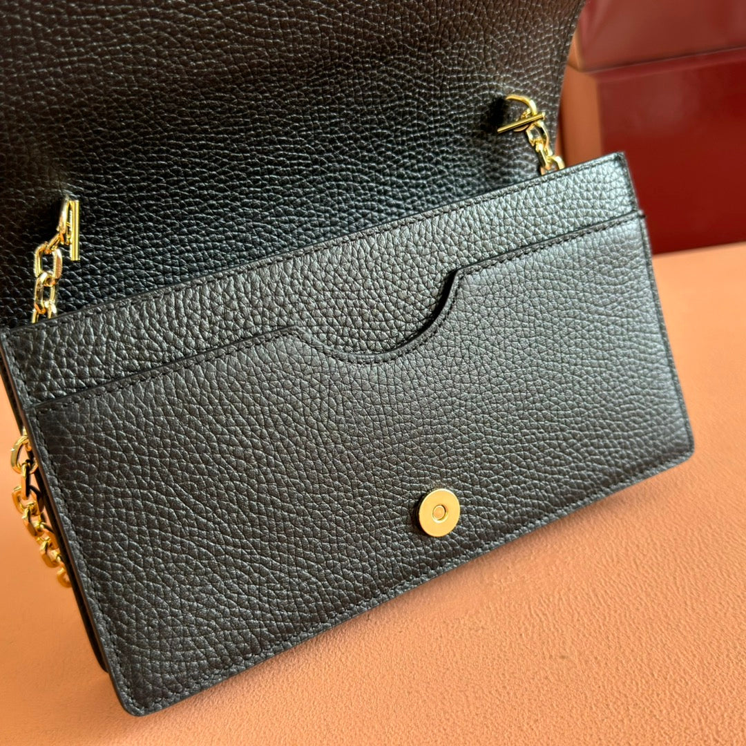 GUCCI EMBLEM WALLET ON CHAIN 20 IN BLACK SMOOTH  CALFSKIN