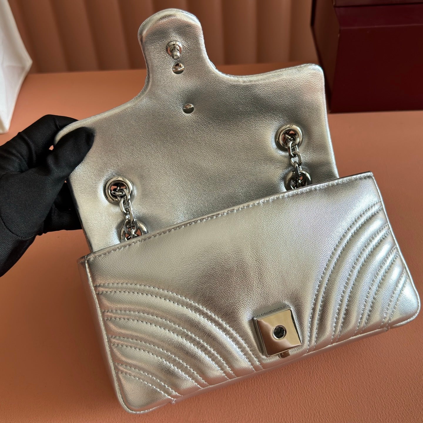 GUCCI 26S  MARMONT BAG 22 IN SILVER LAMBSKIN