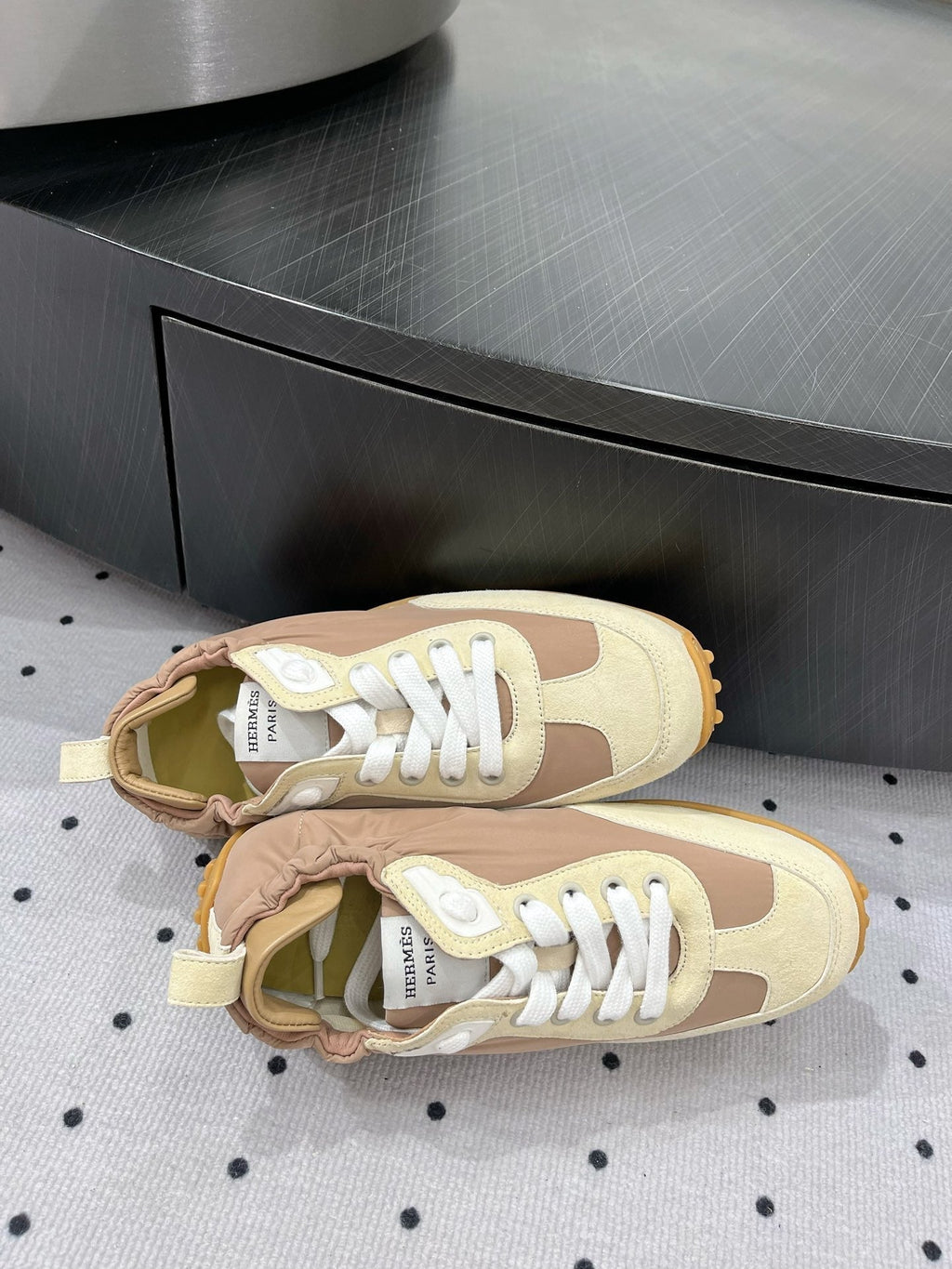 HERMES TRAIL SNEAKER IN BISQUE MIX FRENCH BEIGE SUEDE