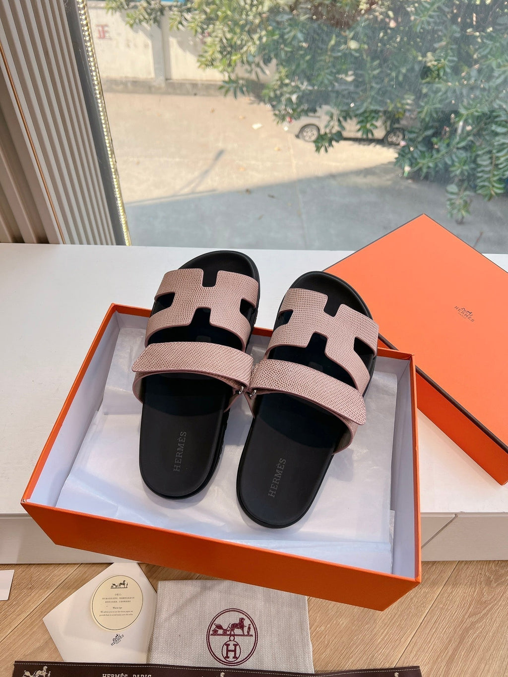 HERMES CHYPRE SANDAL IN PEACH PINK SHINY GRAINED CALFSKIN