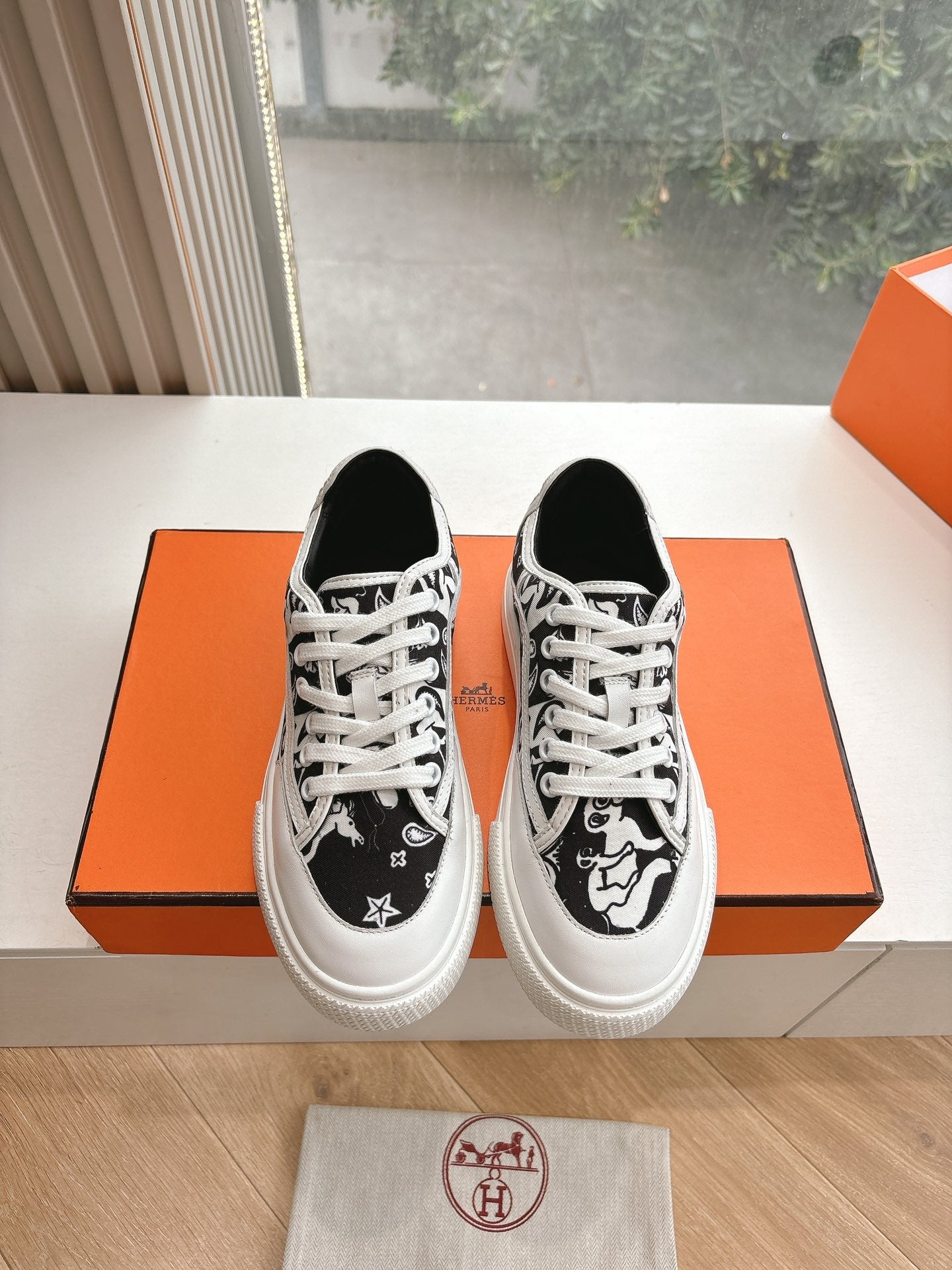 HERMES GET SNEAKER IN BLACK MIX WHITE MAXI CANVAS AND CALFSKIN