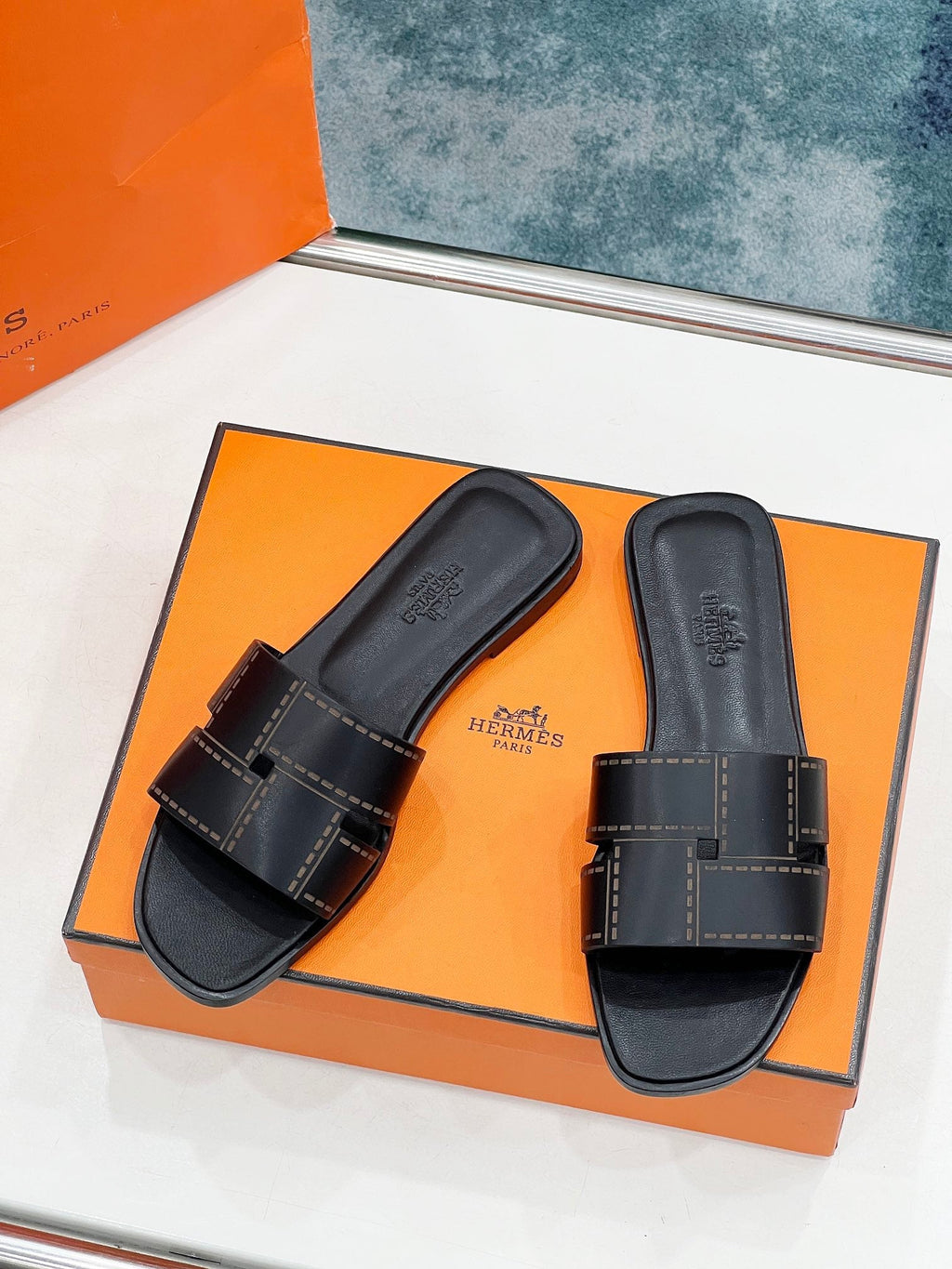 HERMES IDIOMA SANDAL IN BLACK CALFSKIN