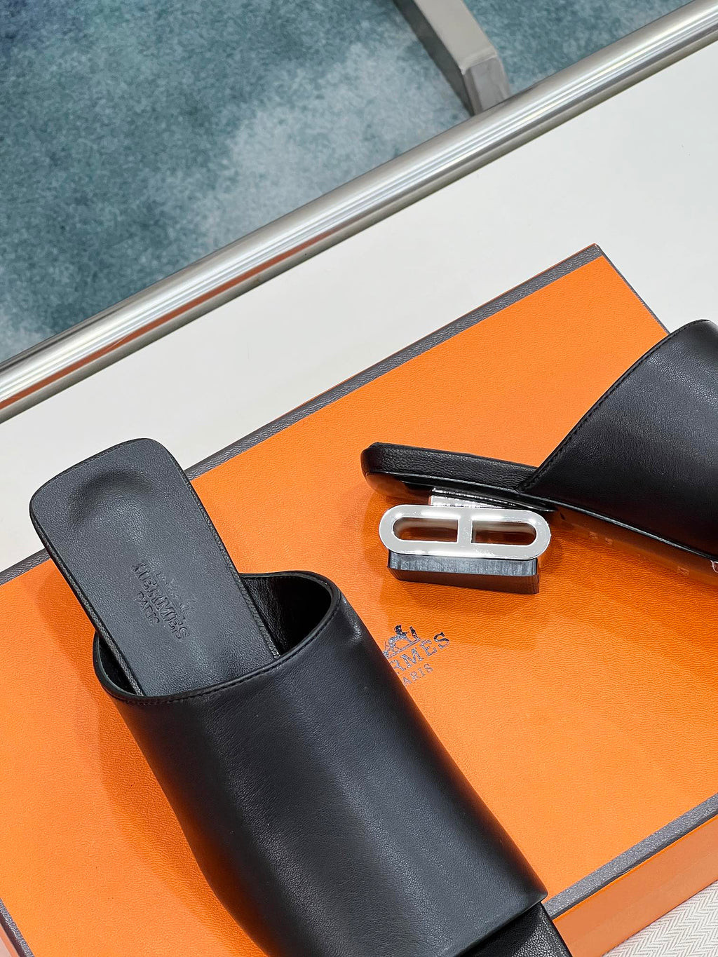 HERMES IDOLE SANDAL IN BLACK CALFSKIN