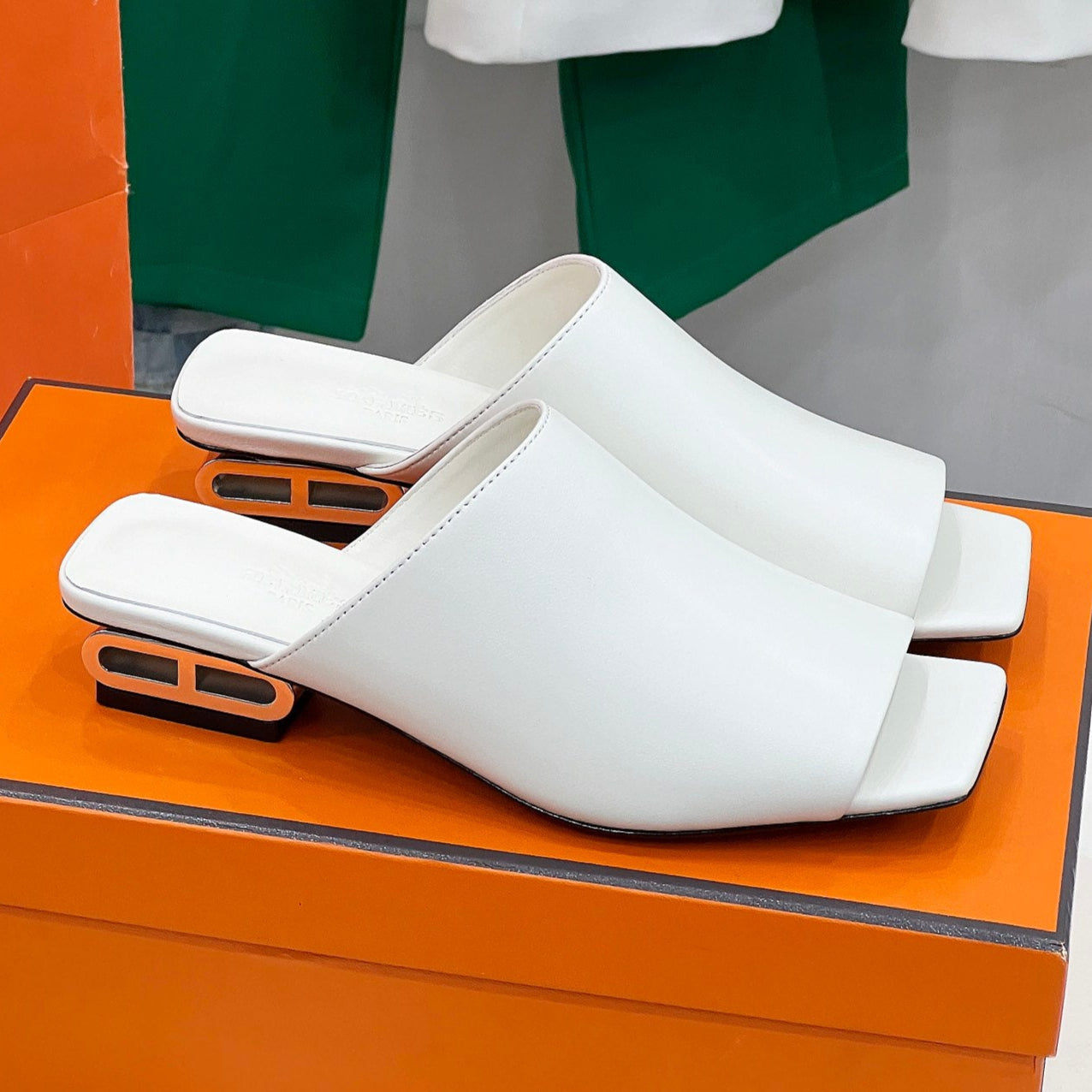HERMES IDOLE SANDAL IN WHITE CALFSKIN