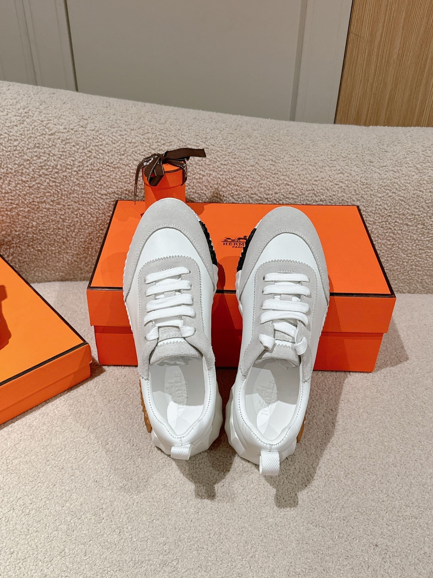 HERMES MAINLAND SNEAKER IN PALE GRAY SUEDE AND WHITE CALFSKIN 959308