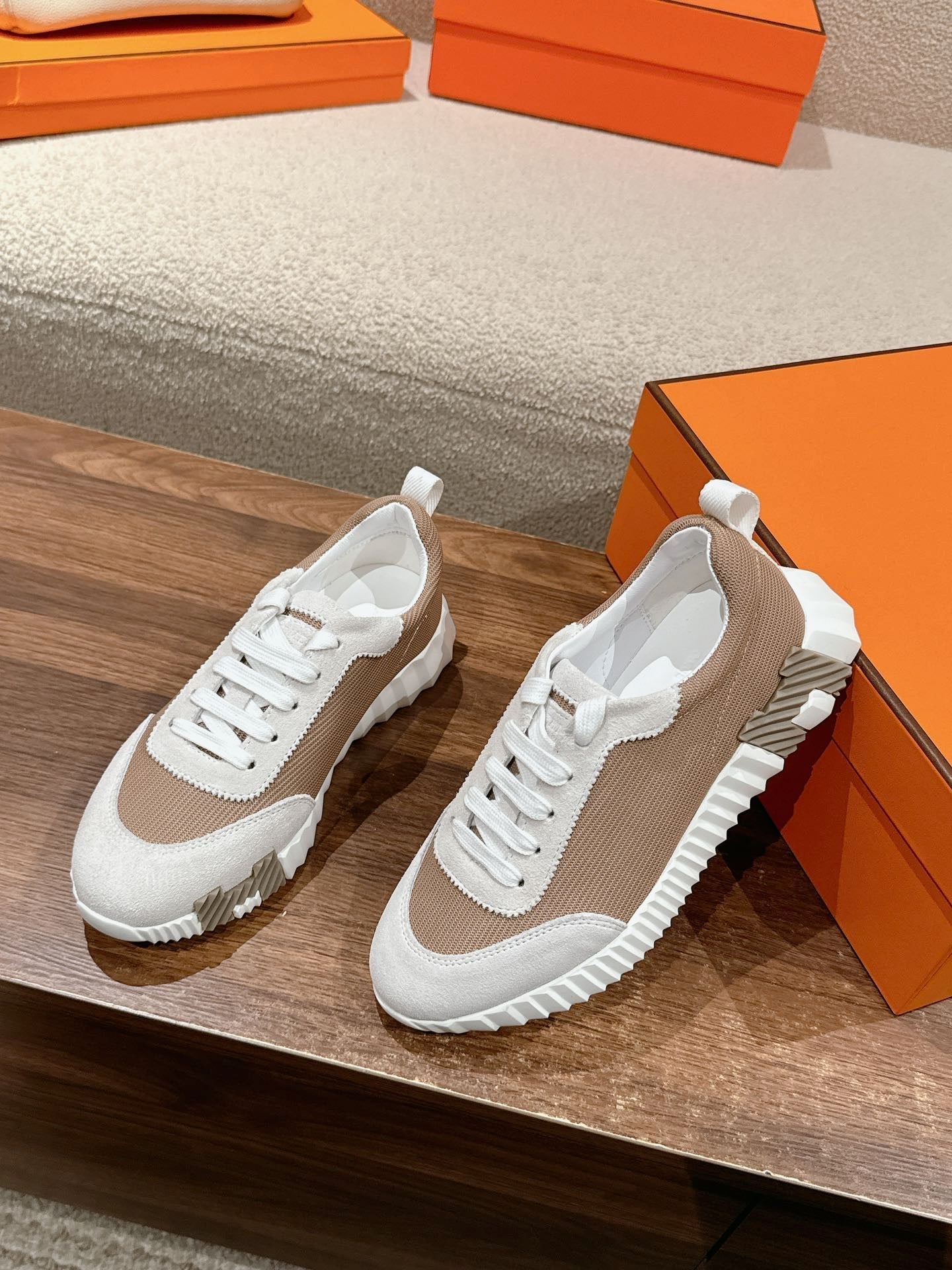 HERMES MAINLAND SNEAKER IN PALE GRAY SUEDE AND LIGHT BROWN BREATHABLE MESH FABRIC