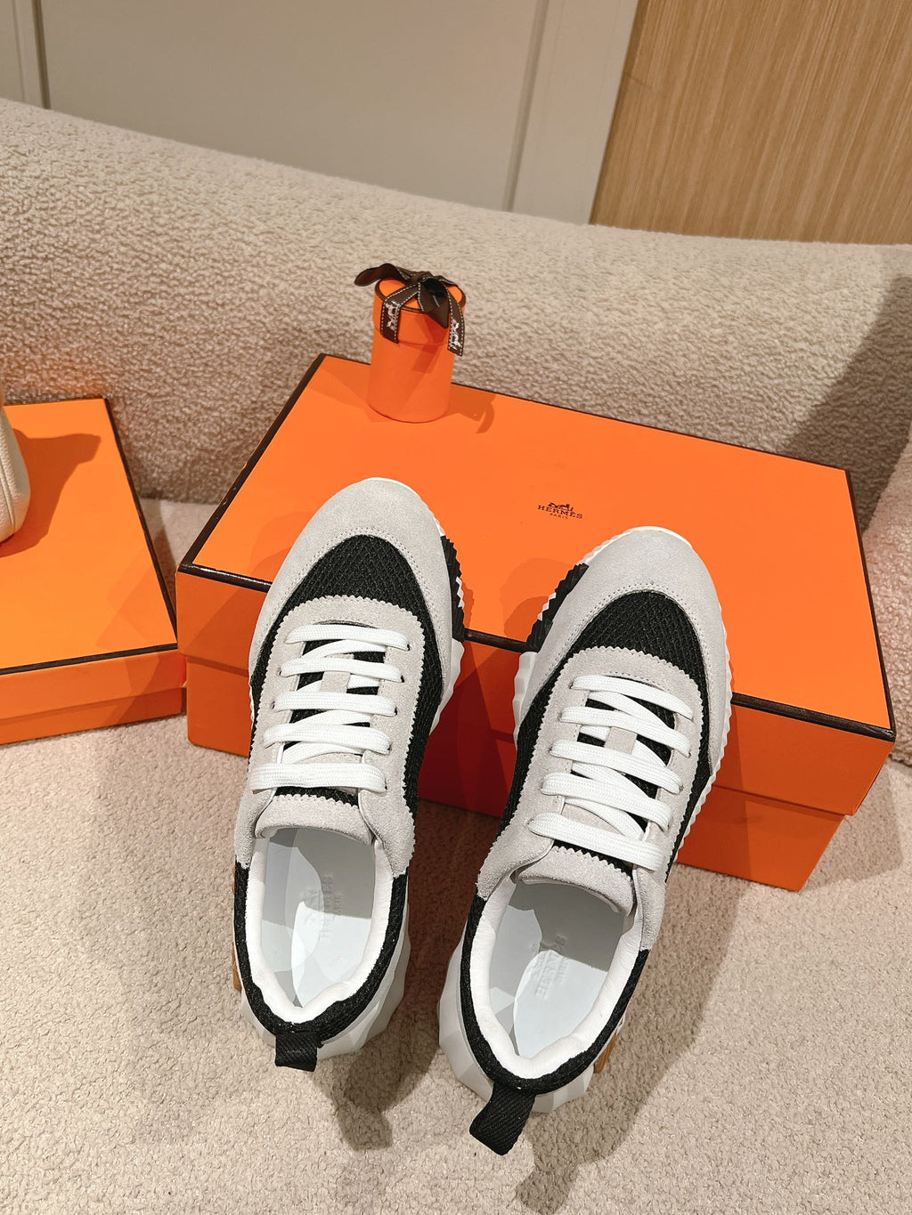 HERMES MAINLAND SNEAKER IN PALE GRAY SUEDE AND BLACK BREATHABLE MESH FABRIC