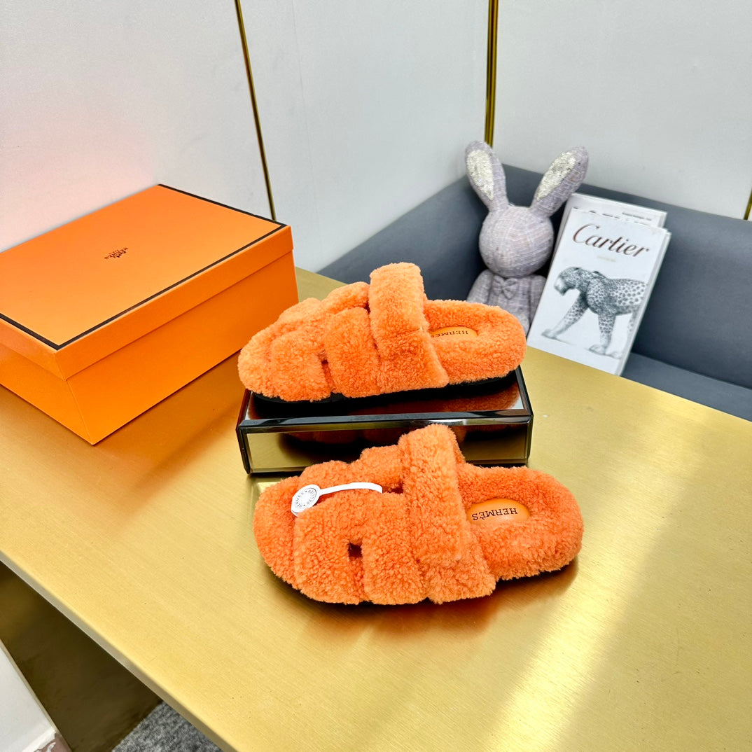 HERMES CHYPRE SANDAL IN SPANISH ORANGE SHEARLING