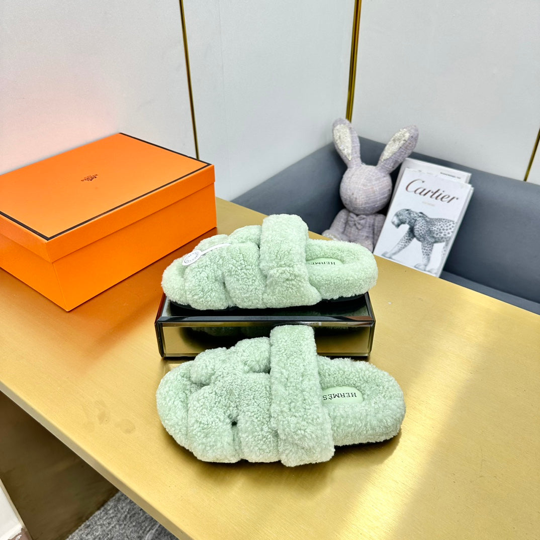 HERMES CHYPRE SANDAL IN PASTEL GREEN SHEARLING