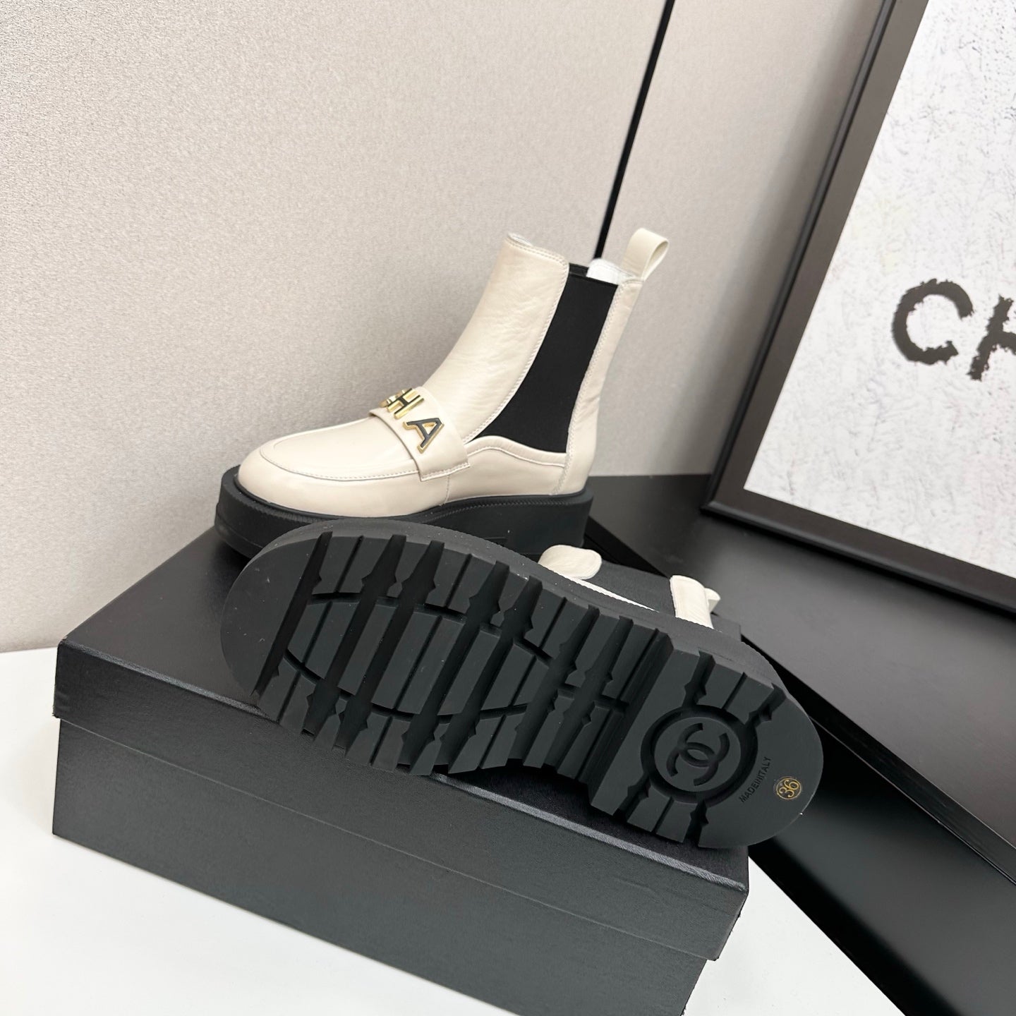 CHANEL 25S SHORT BOOTS IN WHITE CALFSKIN AND CANVAS