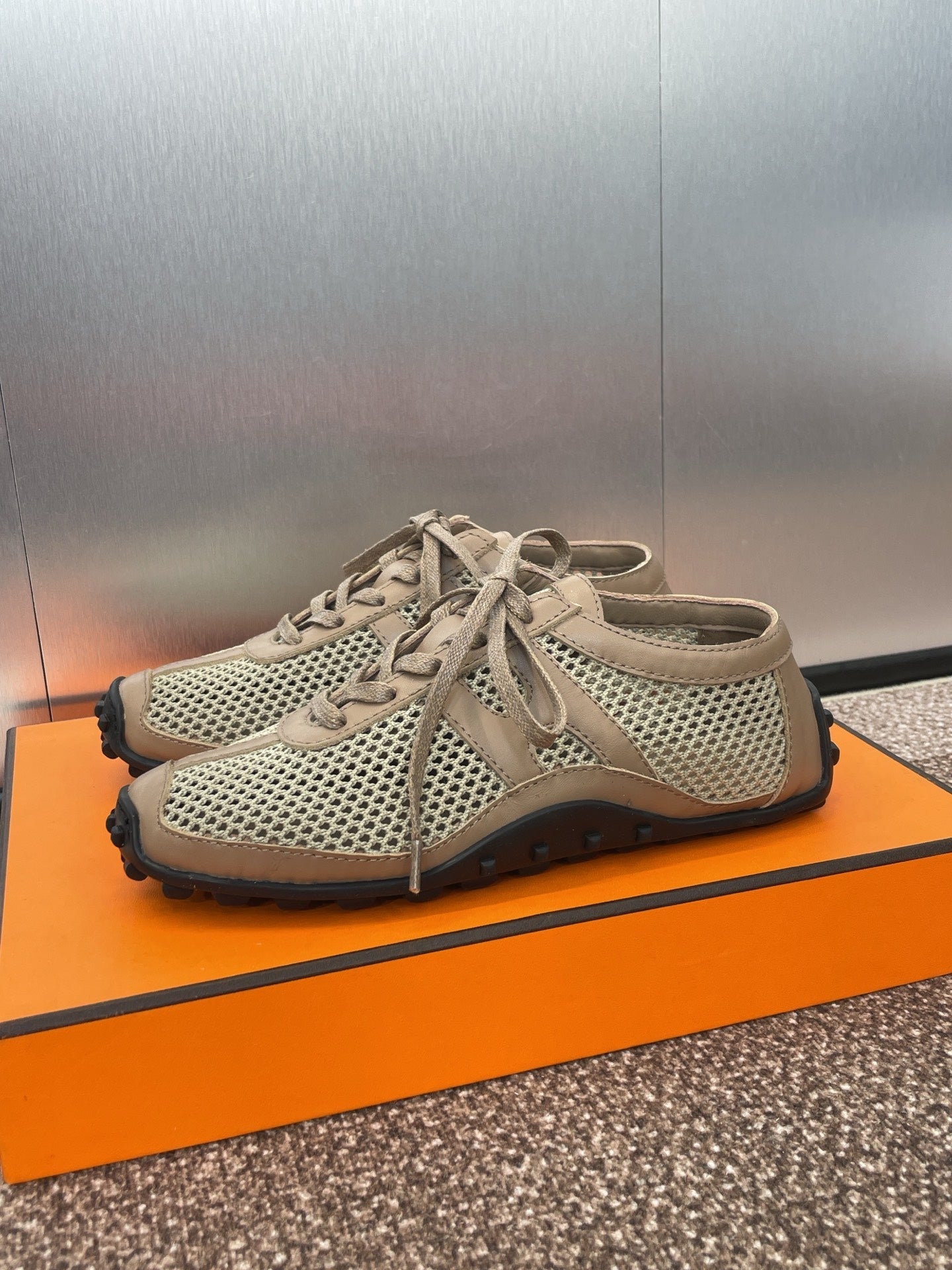 HERMES KIGA SNEAKER IN MOCHA BROWN CROCHET KNIT AND CALFSKIN