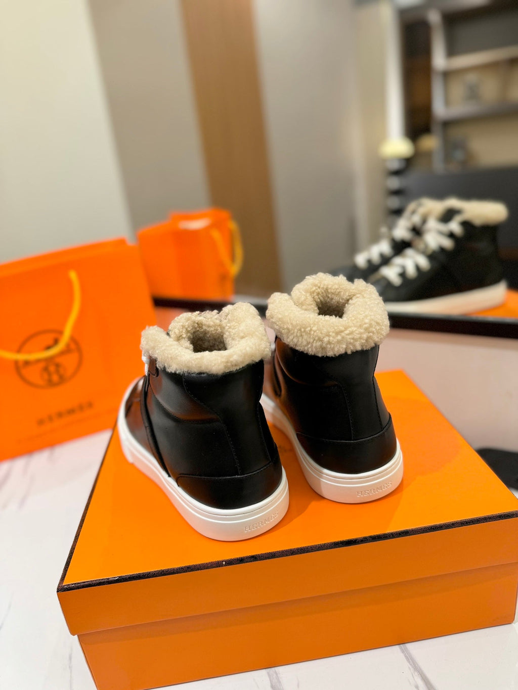 HERMES CHEALSEA BOOTS IN BLACK LAMBSKIN AND FLEECE LINING