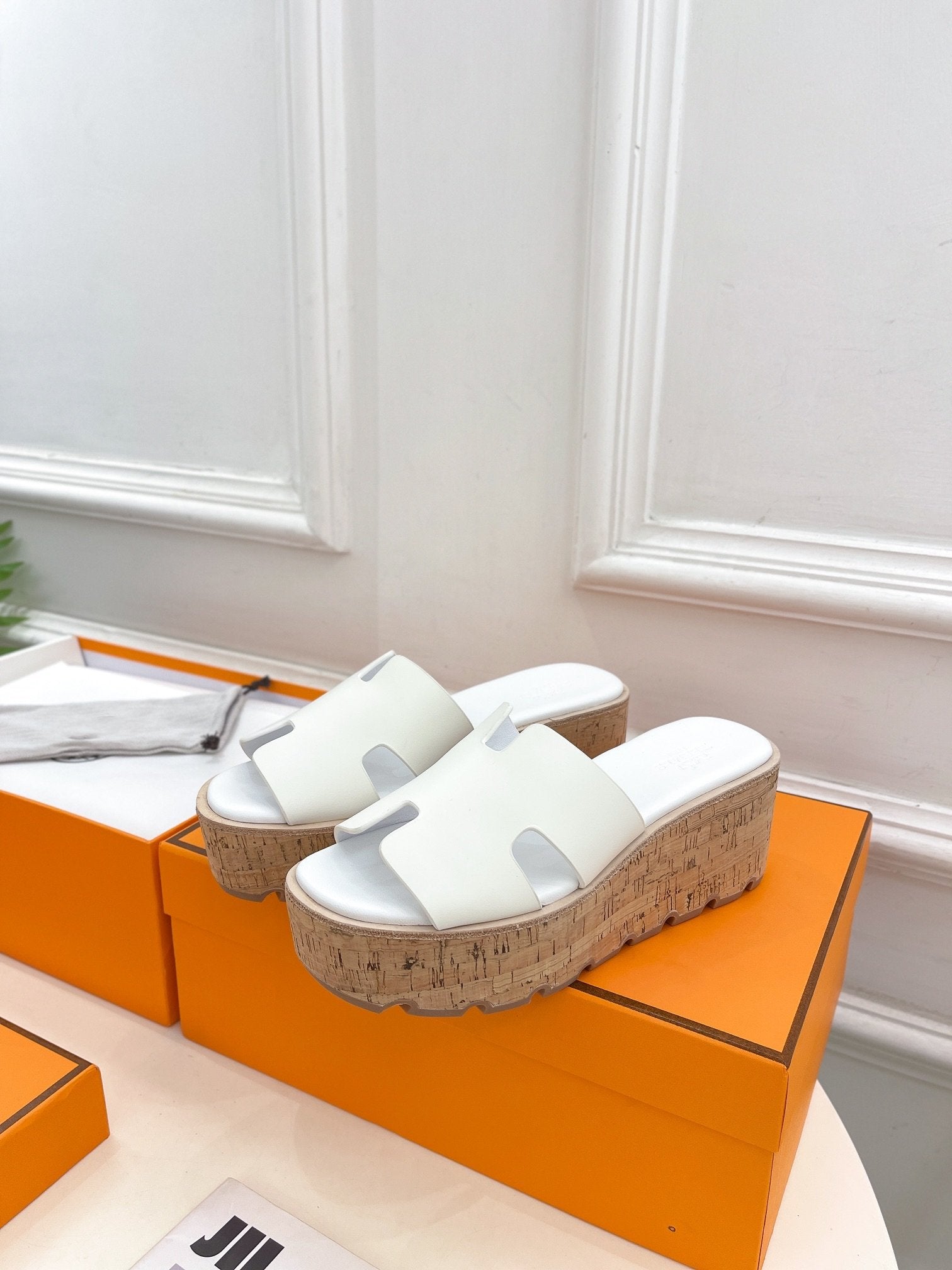 HERMES Eze 30 Sandal White