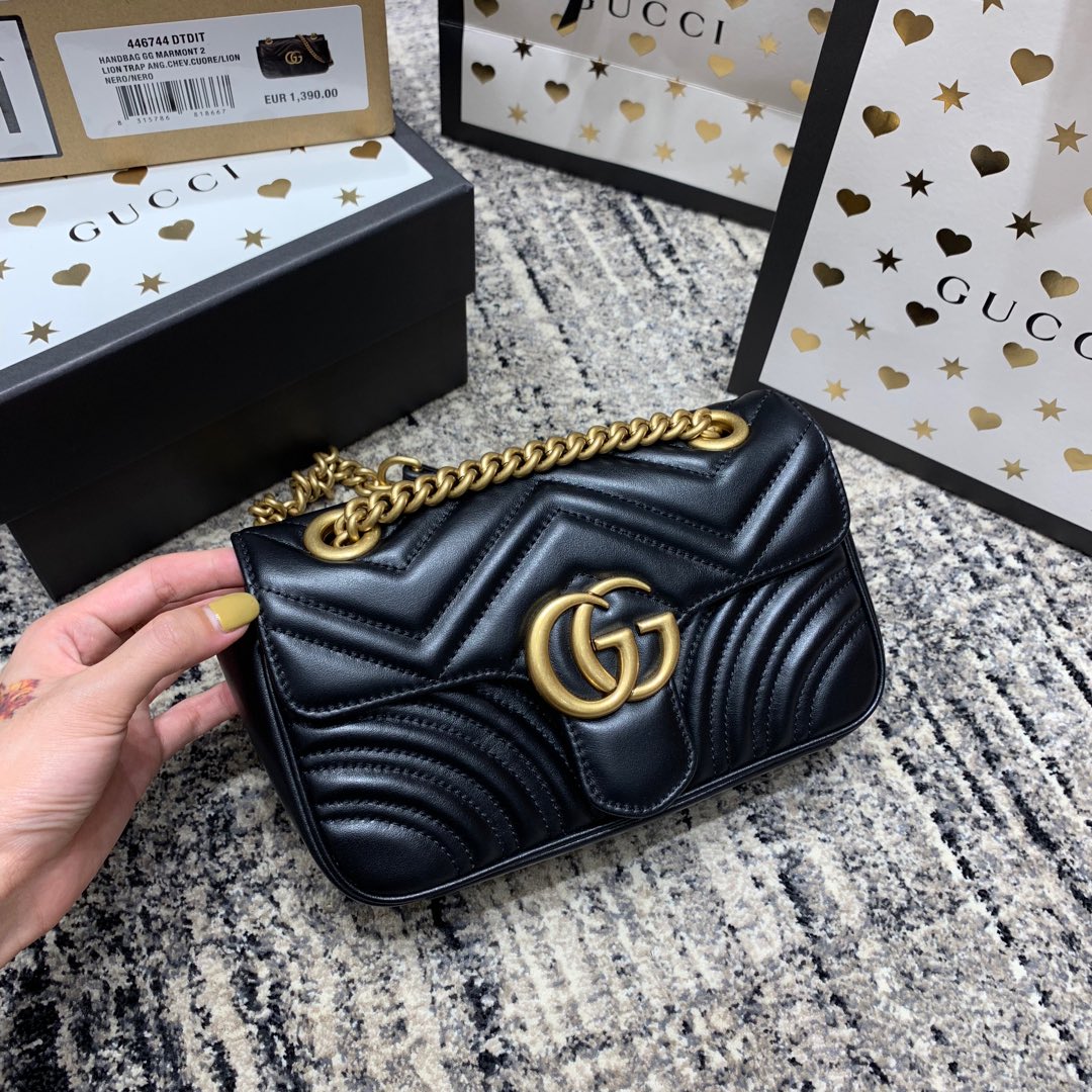GUCCI Marmont 22cm Black Calfskin Gold Hardware