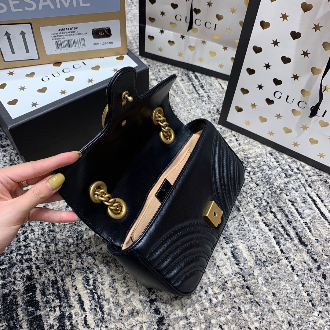 GUCCI Marmont 22cm Black Calfskin Gold Hardware