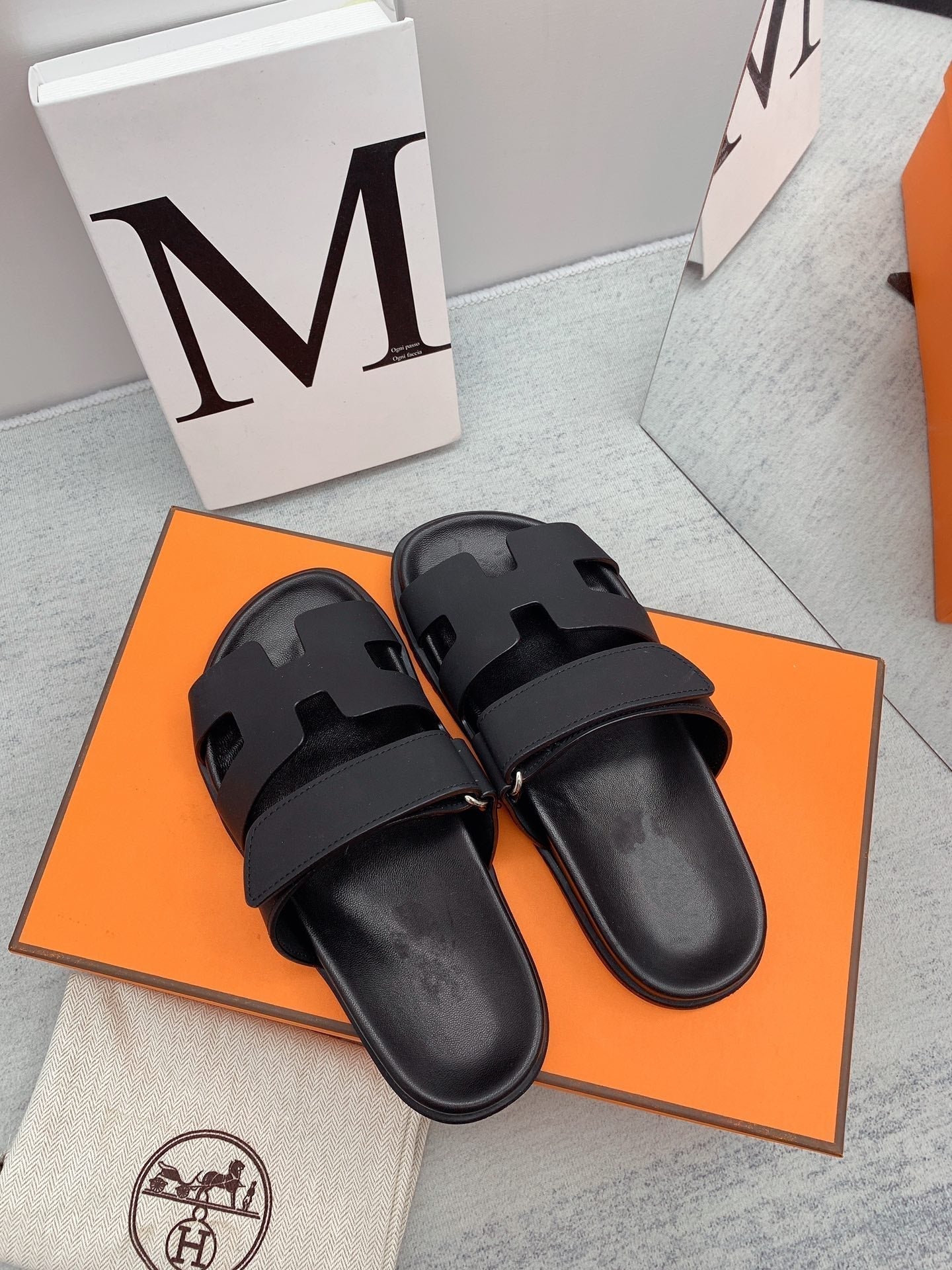 HERMES Chypre Sandal Black