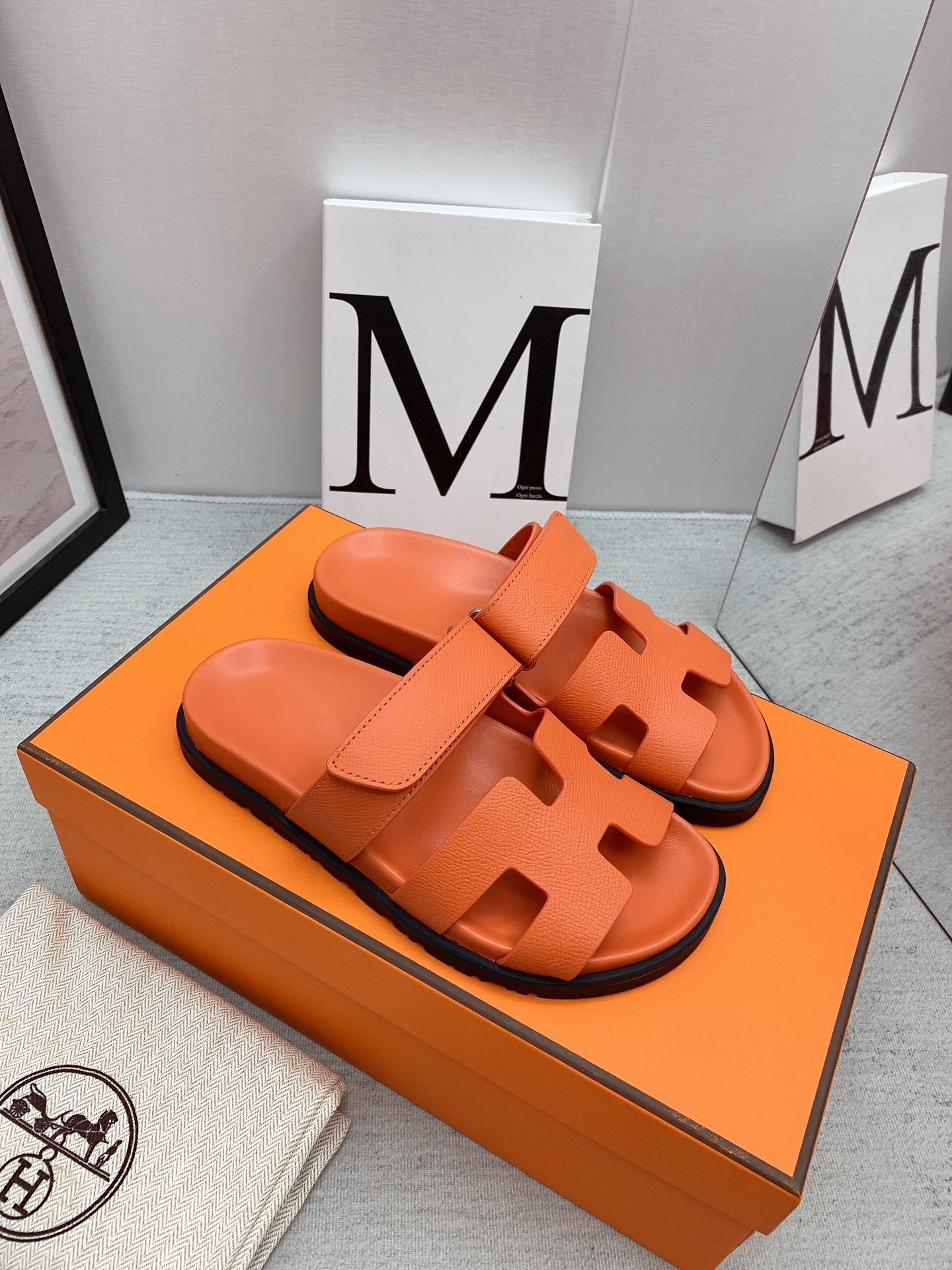 HERMES Chypre Sandal Orange